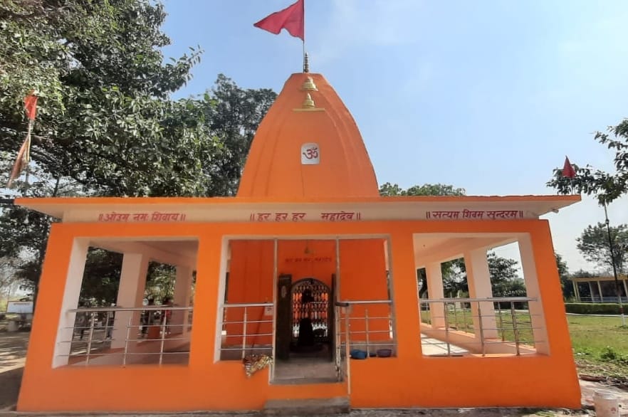 Swayambhu Shivling is installed in Jharkhandi temple