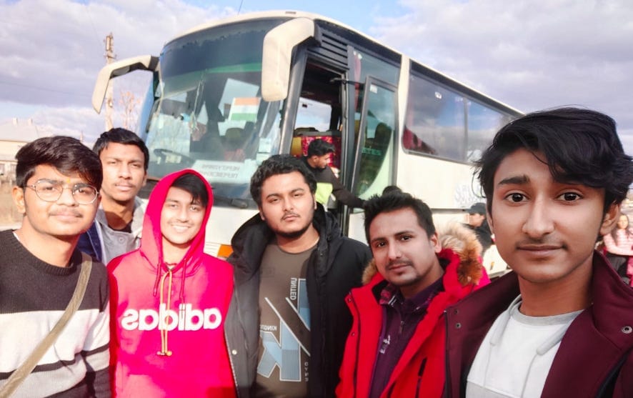 Students stranded on Romania border in severe cold