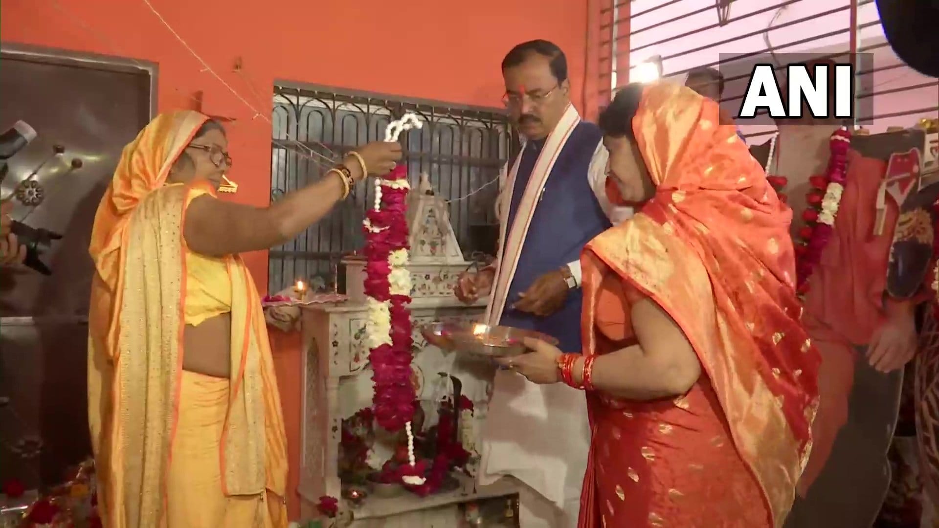UP Chunav 2022 5th phase voting continues prominent leaders keshav prasad maurya rita bahuguna joshi  cast their vote