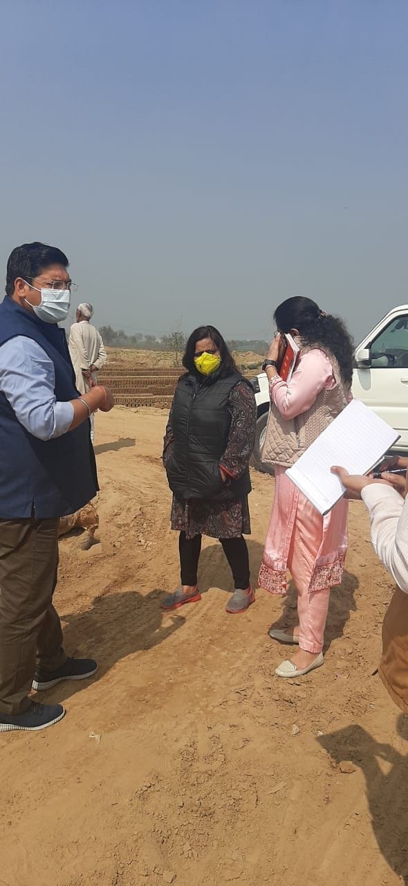 Seven brick kilns running despite the ban, case against the owners