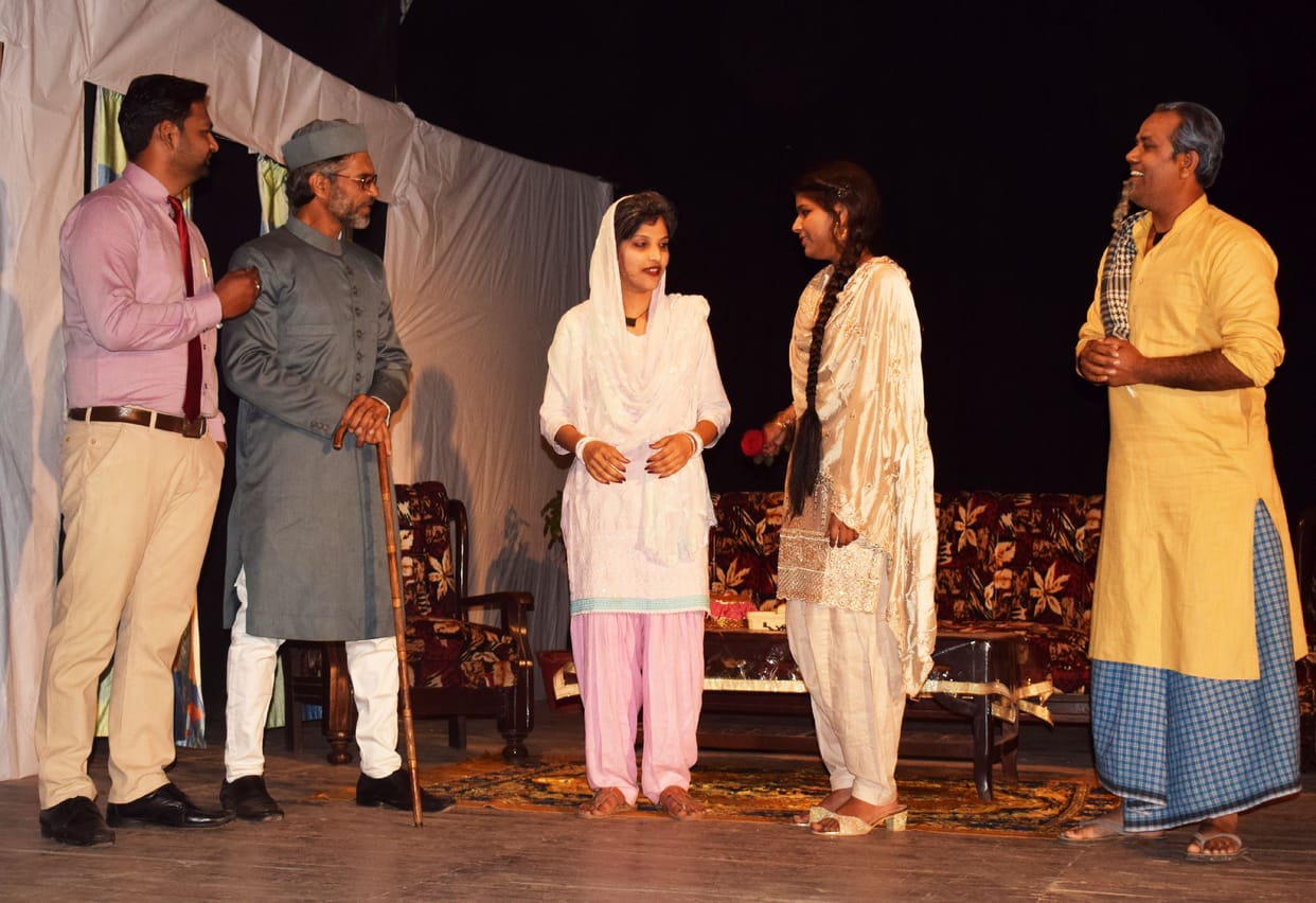 The play 'Mere Bhai Mere Dost' gave the message of national unity