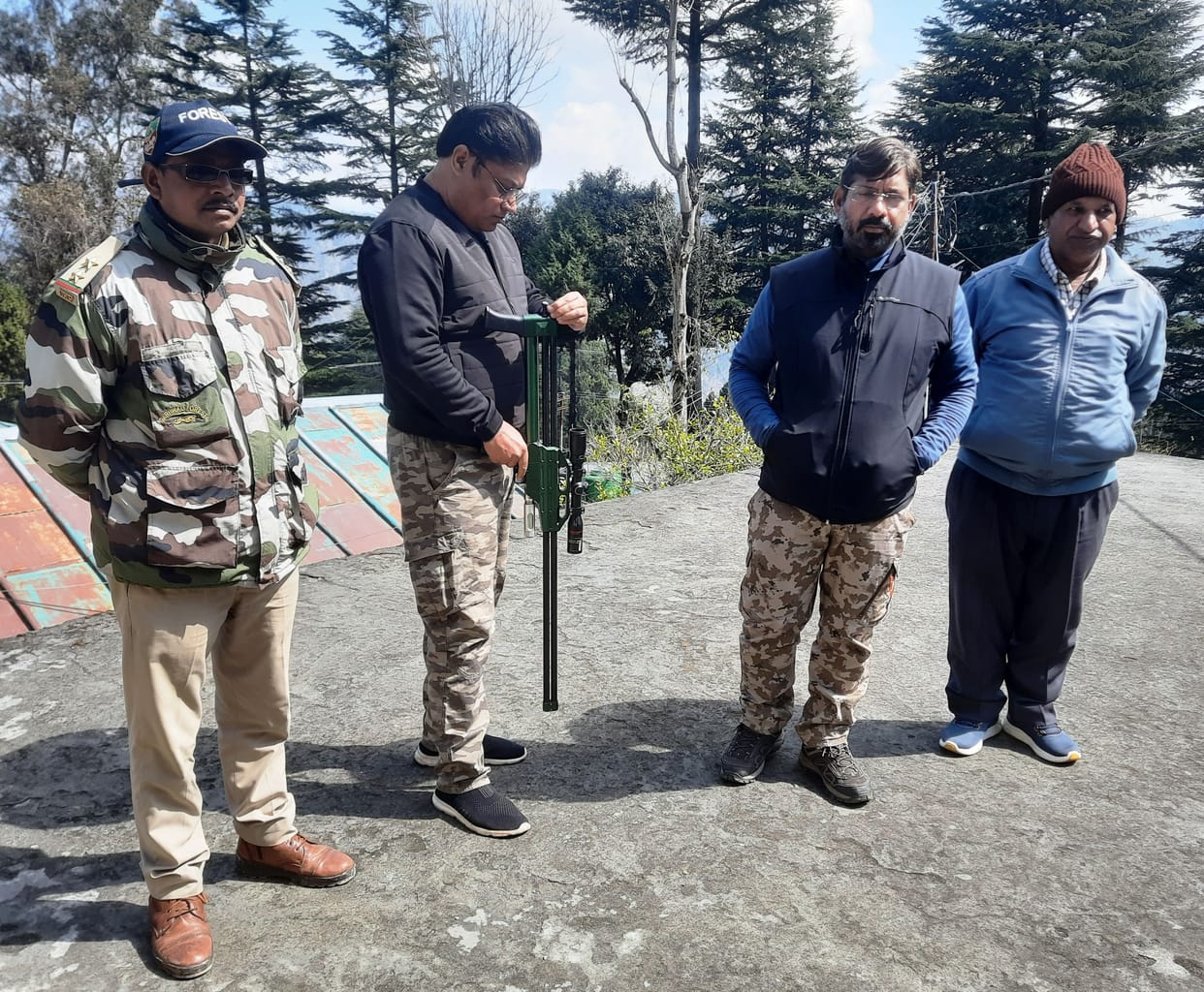 Experts arrived to tranquilize Guldar and cubs