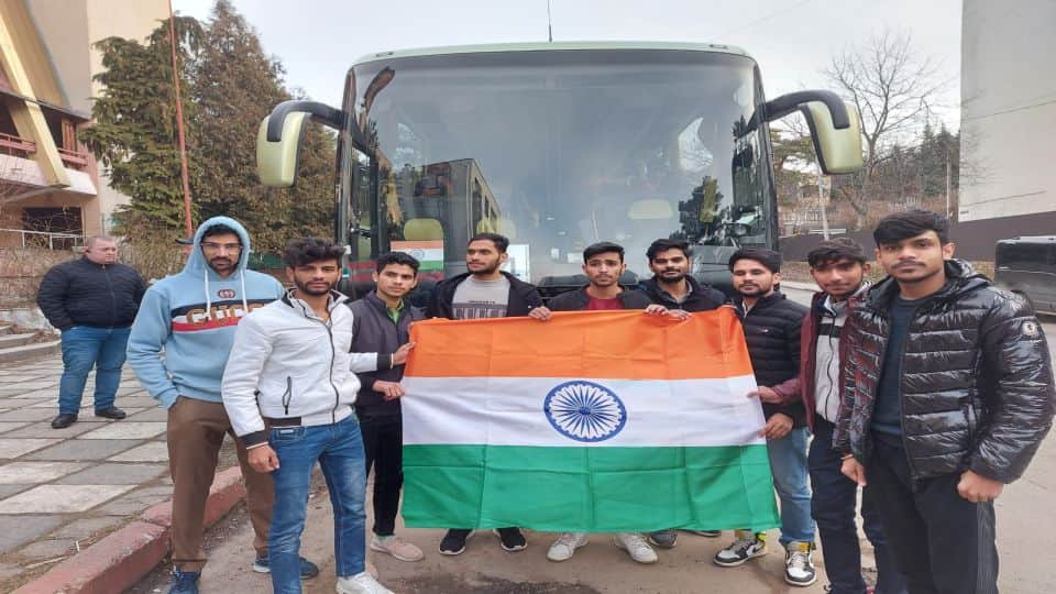Agra student sakshi sikarwar evacuate from Ukraine amid war situation