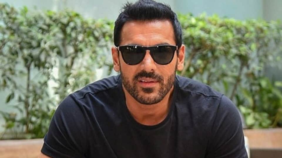 Amitabh Bachchan John Abraham Sanjay Dutt These Bollywood Stars Got Emotional and Cried in Public