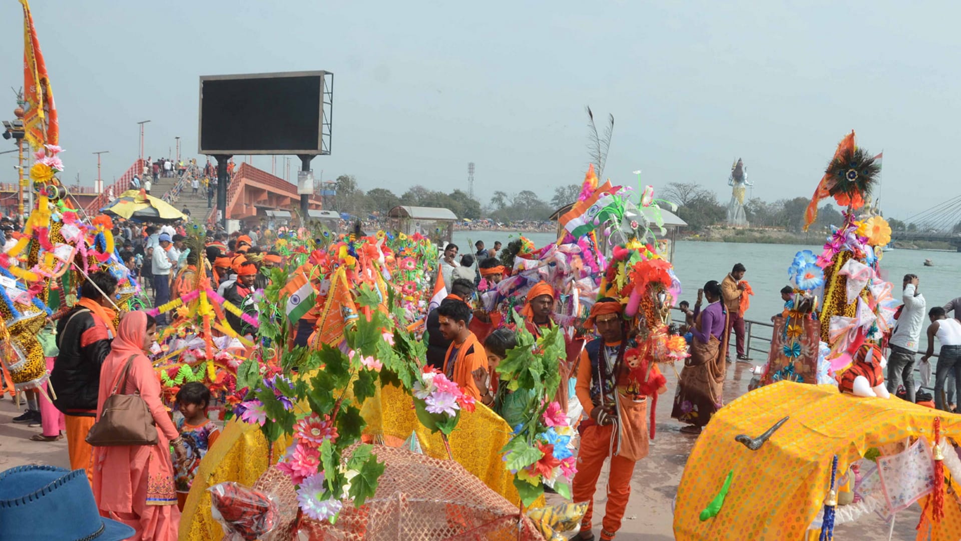 Kanwar Yatra 2022: Devotion of Blind Sapna, Mahadev came in dreams and set out to take kanwar, See Photos