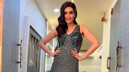 Scoop actress Karishma Tanna says people thought she was pregnant because she rubbed her belly read here
