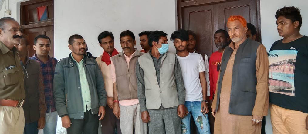 16 gamblers caught red handed in posh area