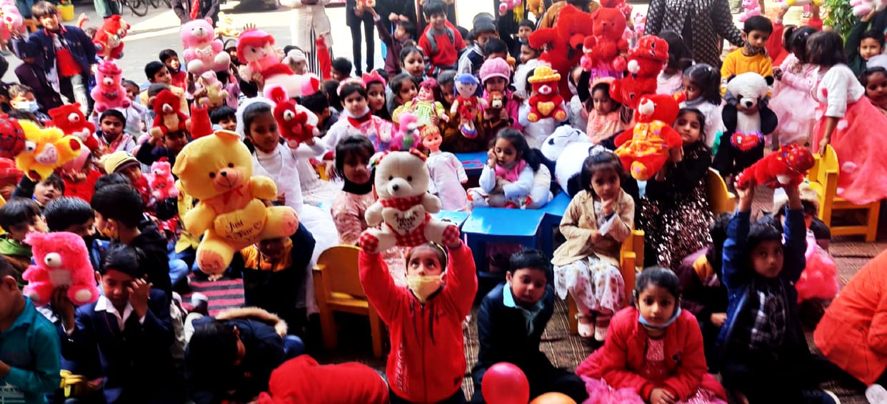 Children of Lead Convent had fun with Teddy and Polar Bear