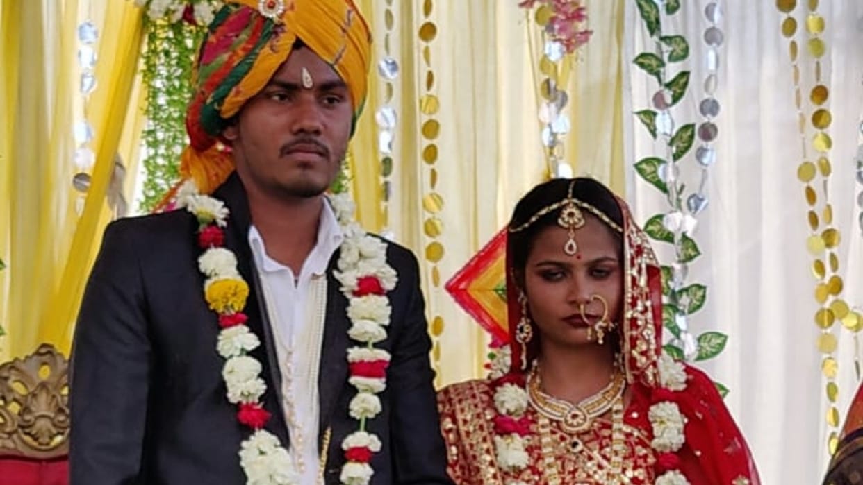 The groom arrived in Chhatarpur to take the examination before seven rounds, the bride waited while sitting in the pavilion