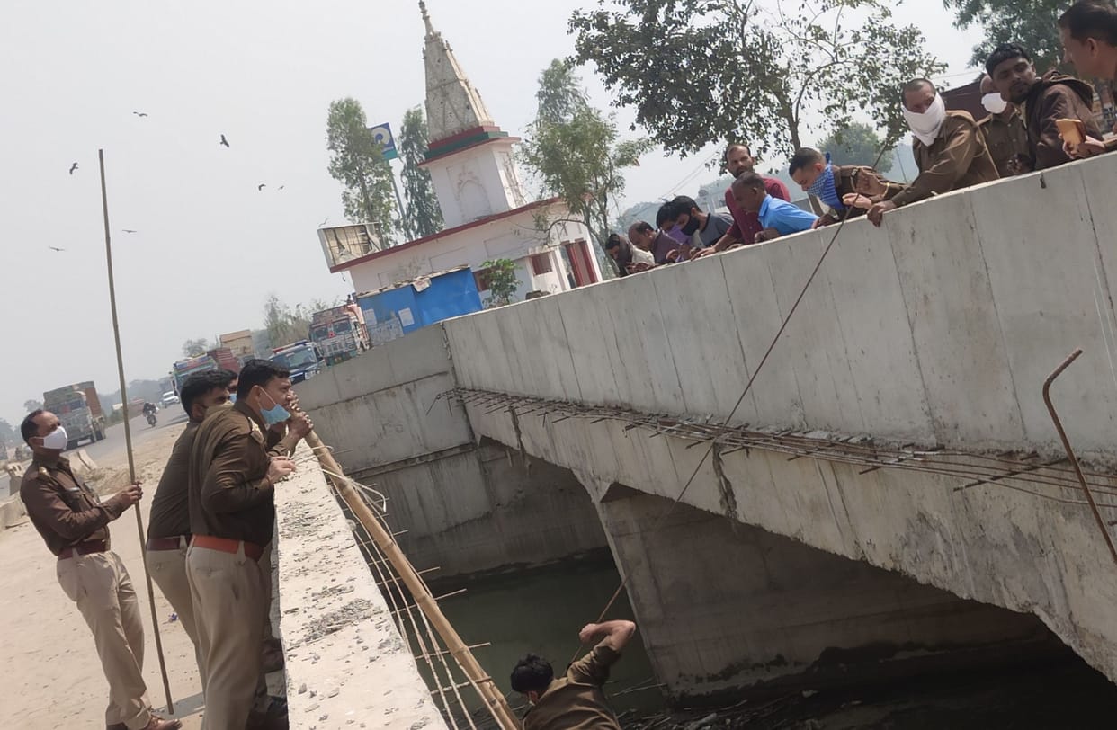 fathepur news,Dead body of youth found in Ramganga canal