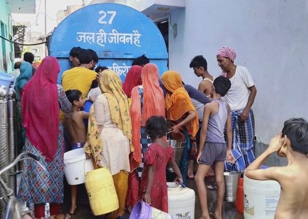 Residents of Kashmere Gate facing drinking water crisis for three months, broken culvert giving pain