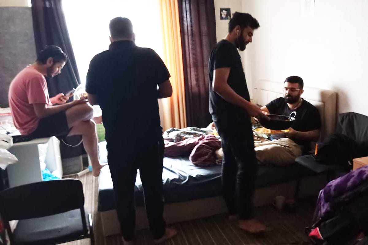 Now the crisis of food and drink, living with living arose in front of Indians trapped in Ukraine