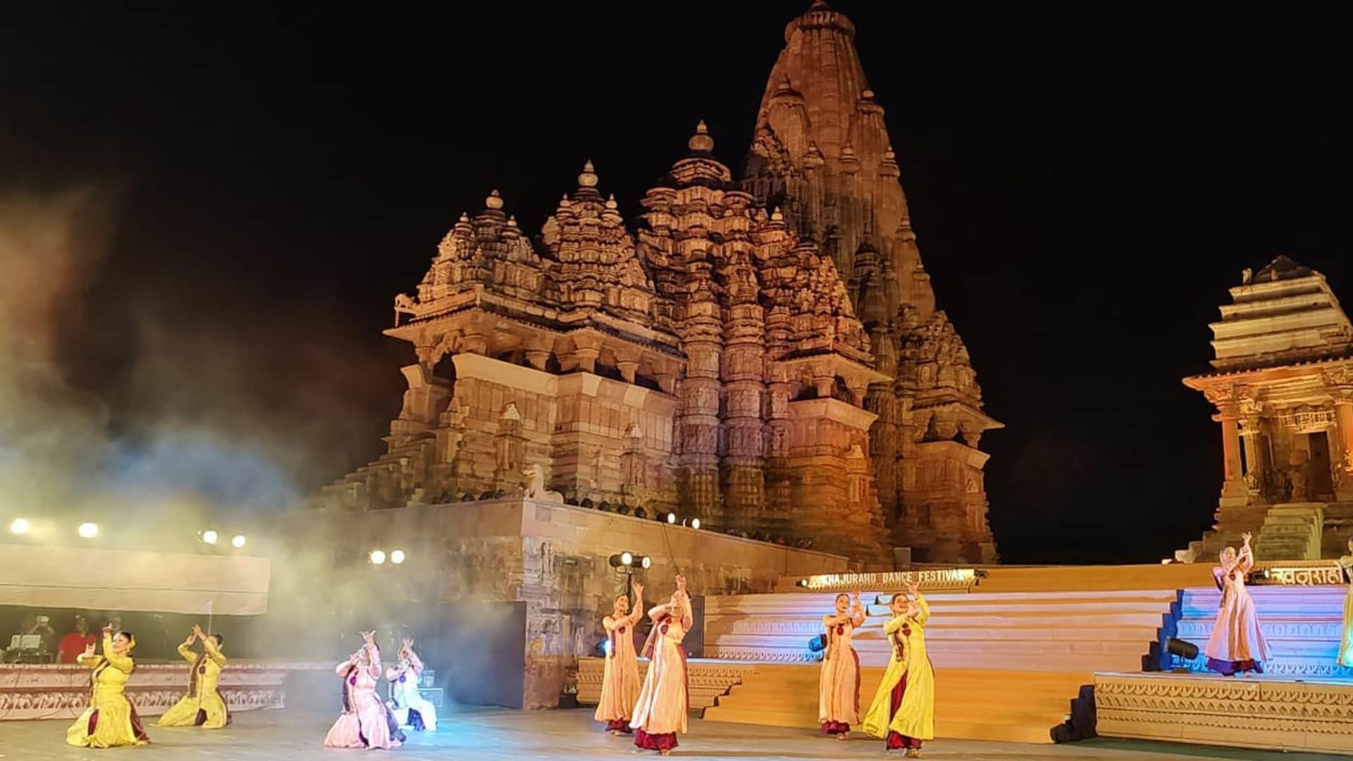 Chhatarpur: Khajuraho dance festival concludes, feet dance to the melodious tunes of music, Phagun and Basant on the stage