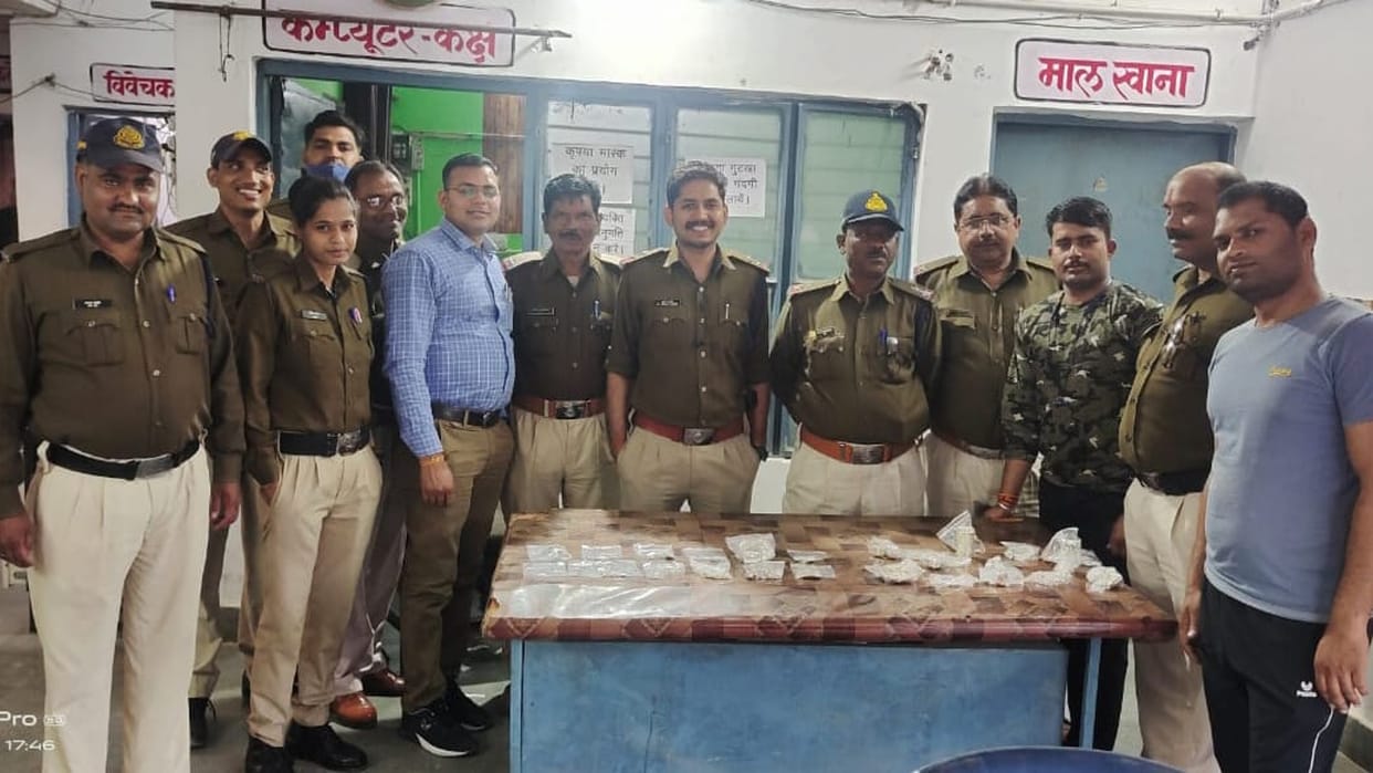 Chhatarpur: Two accused arrested for stealing jewelery worth 60 thousand from gold and silver shop