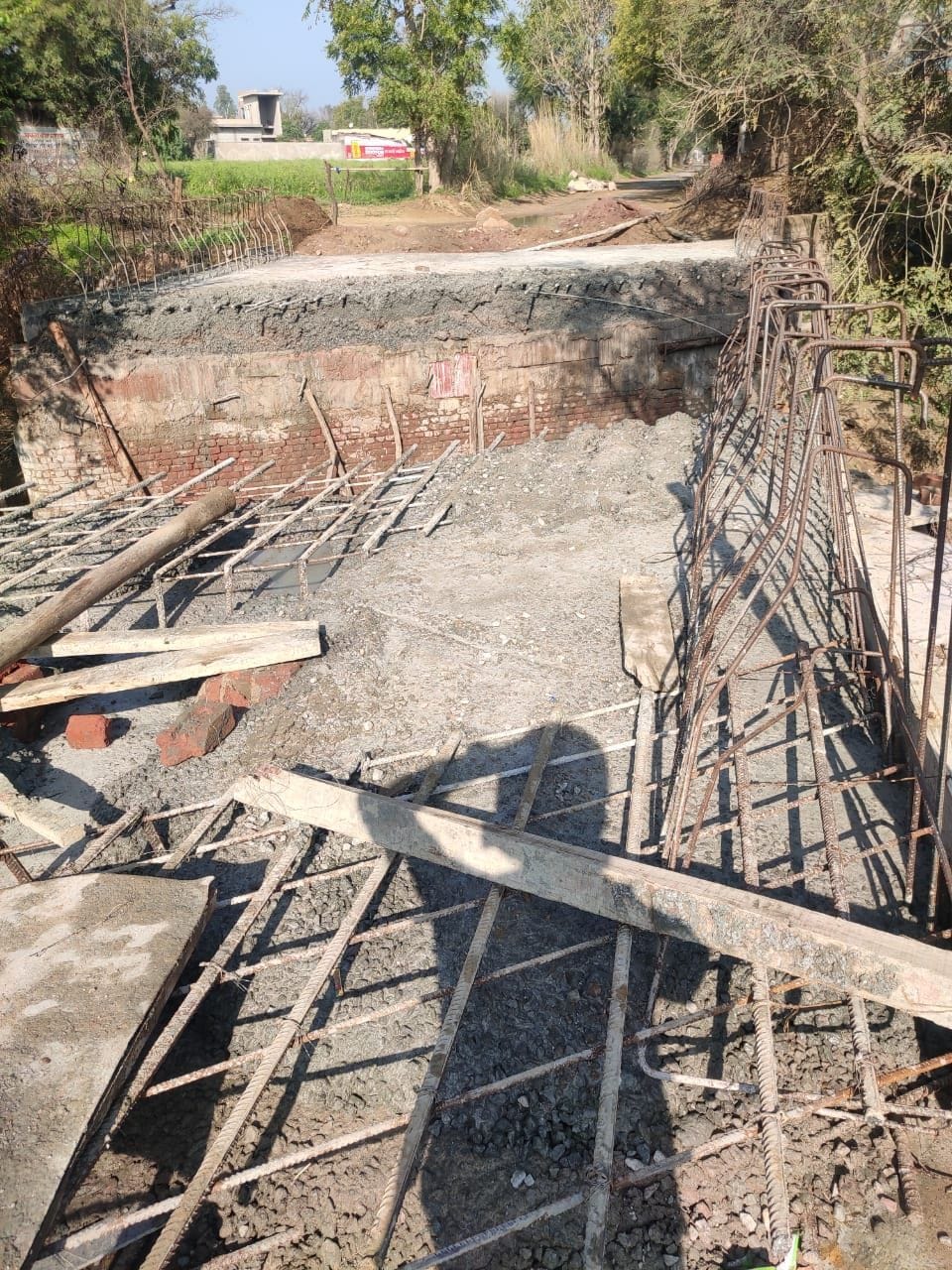 The bridge of Nimbehara canal fell in two hours as soon as the lens was inserted