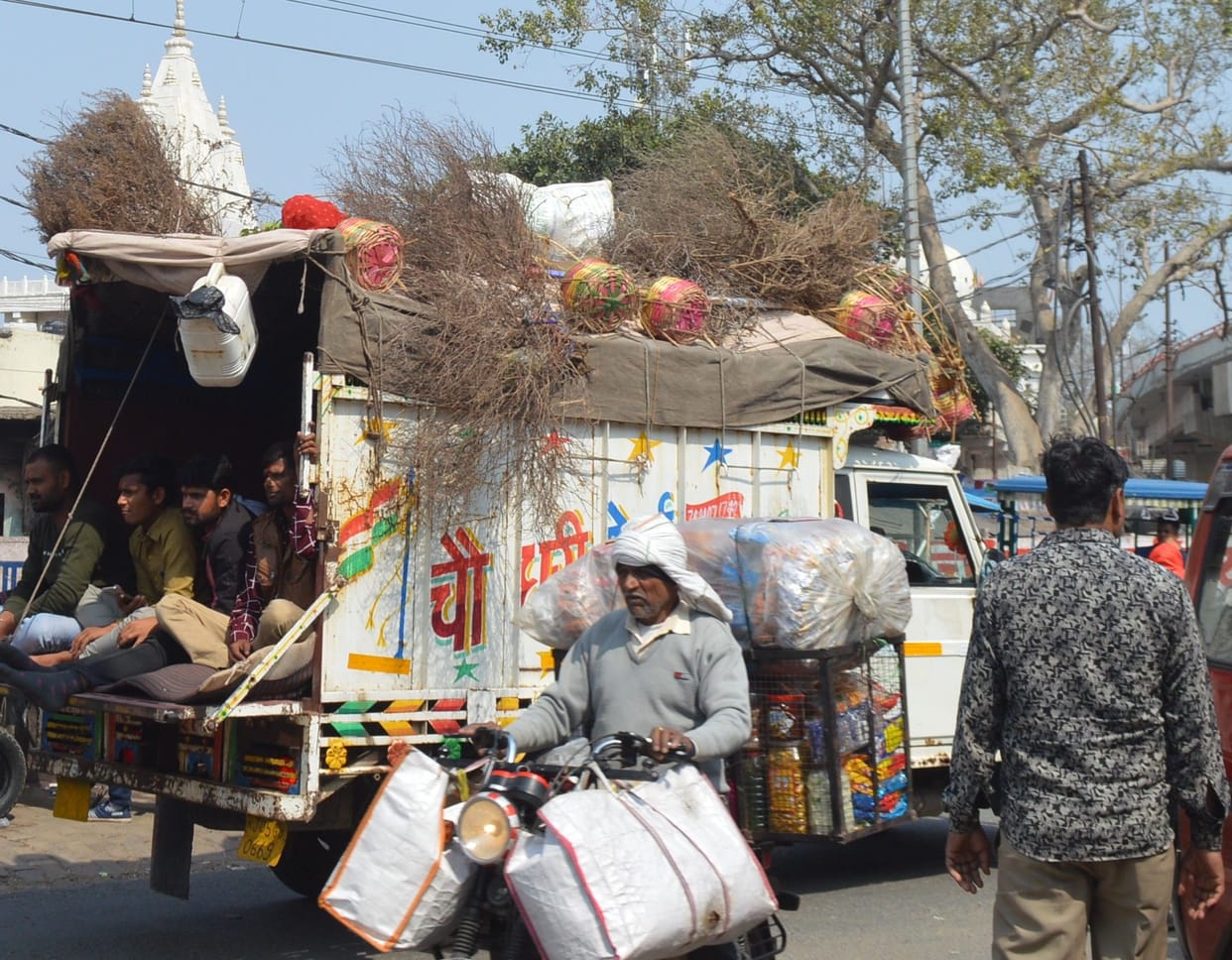 Hathras: Bam-bombs of Kanwariyas started reverberating from the naive