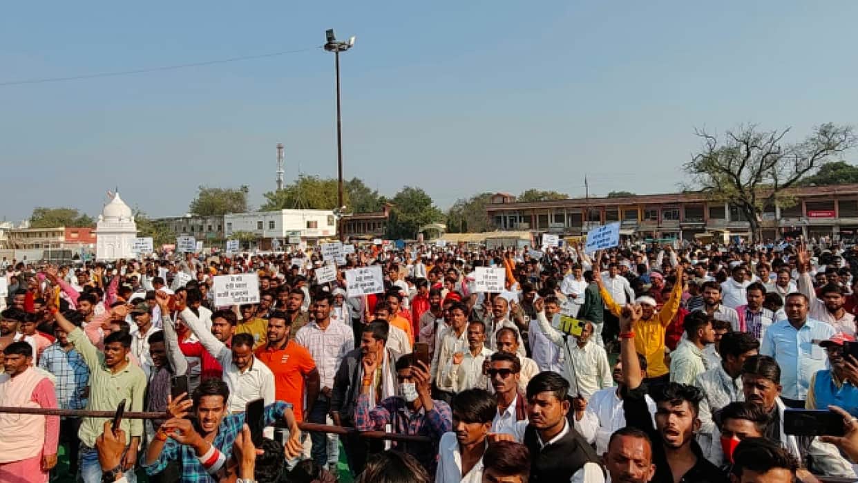 Chhatarpur: Demonstration of OBC society in Chhatarpur, protest against registration of rape case against Baba, MP-MLA on target