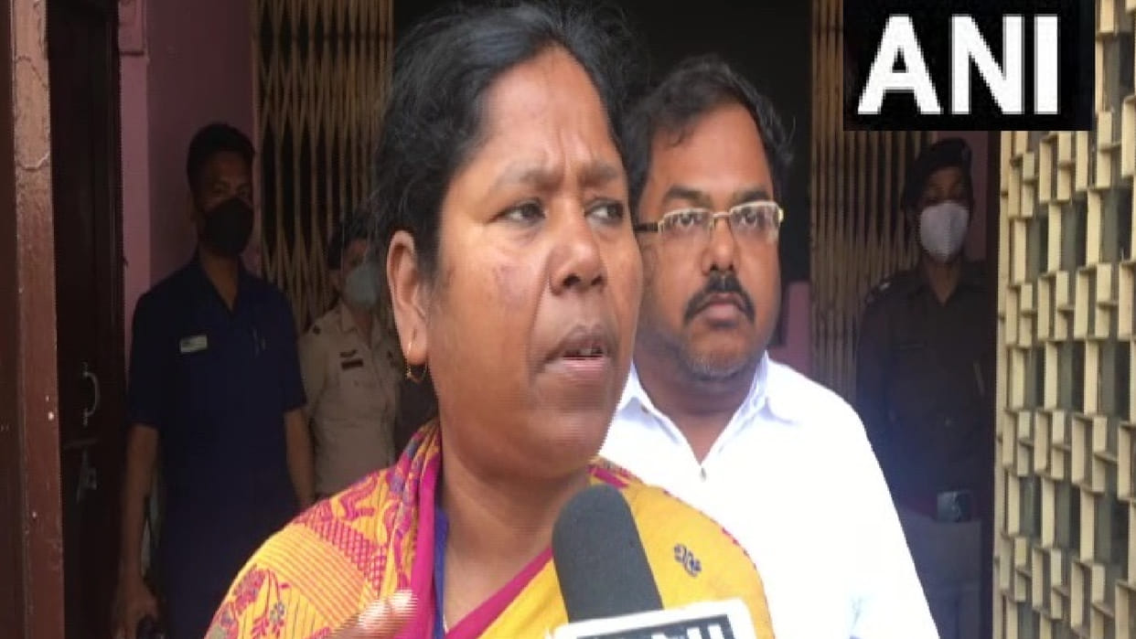 Tripura : BJP Clashes with Congress, Union Minister arrived to thank the constable who guarded her