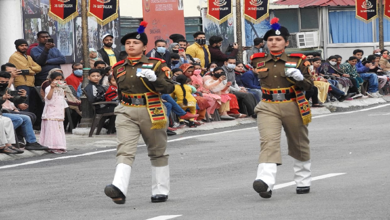 Retreat ceremony begins at Octroi post, border resonates with slogans of Bharat Mata Ki Jai