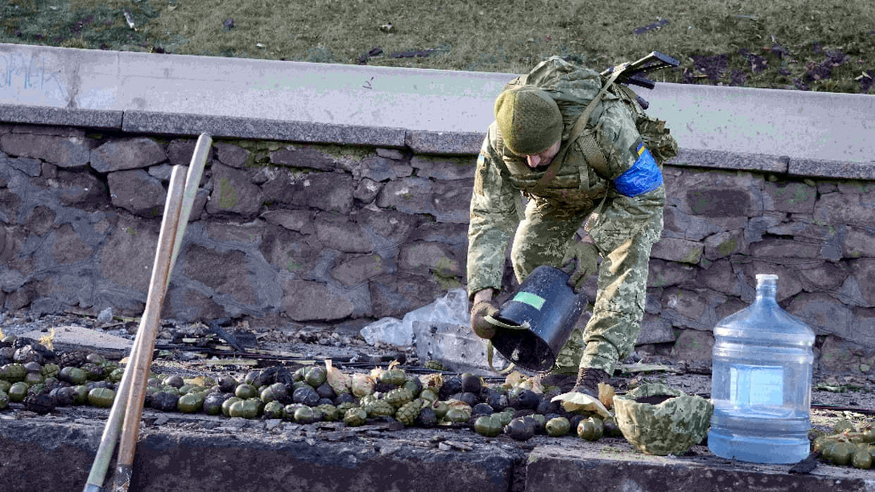 Two explosions were heard in Kyiv after warning of air strike in Ukraine