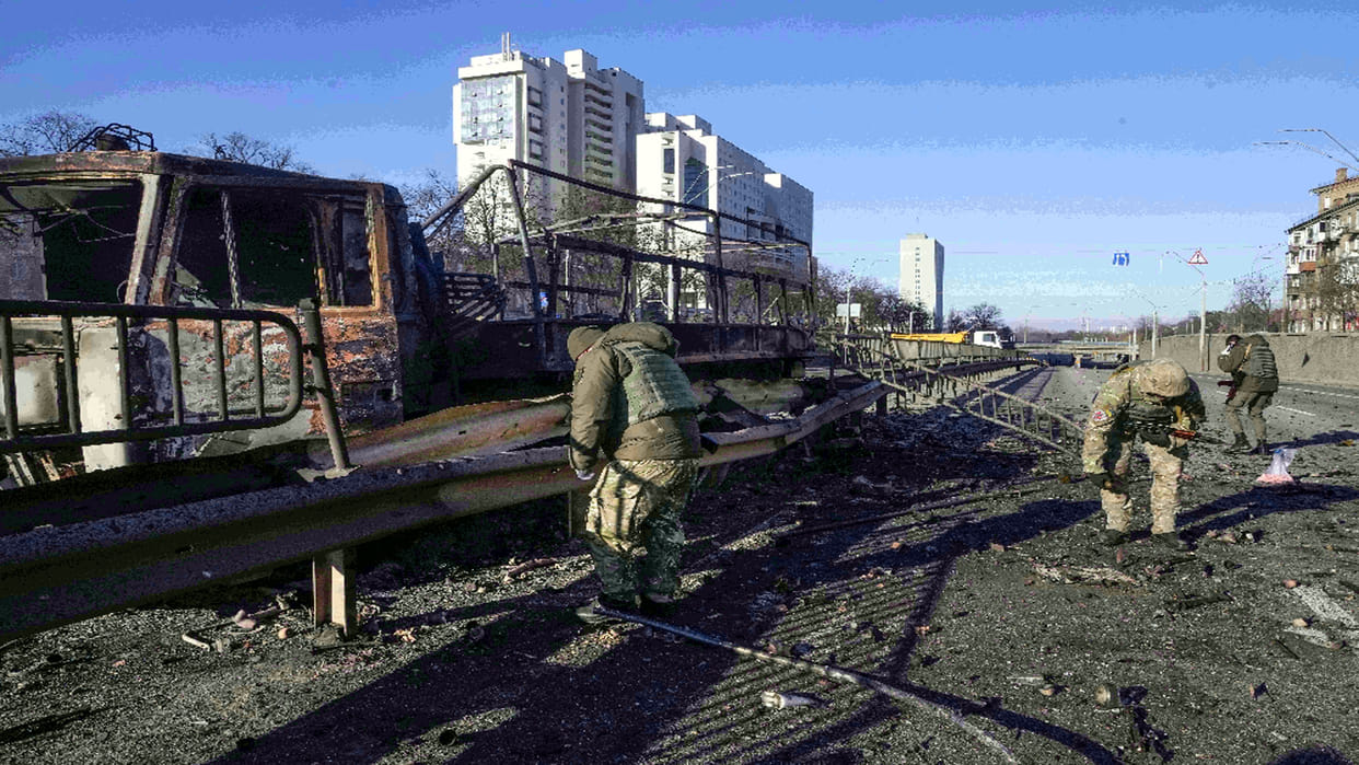 Ukraine war: A rocket hit a residential building while a volunteer was recording a video