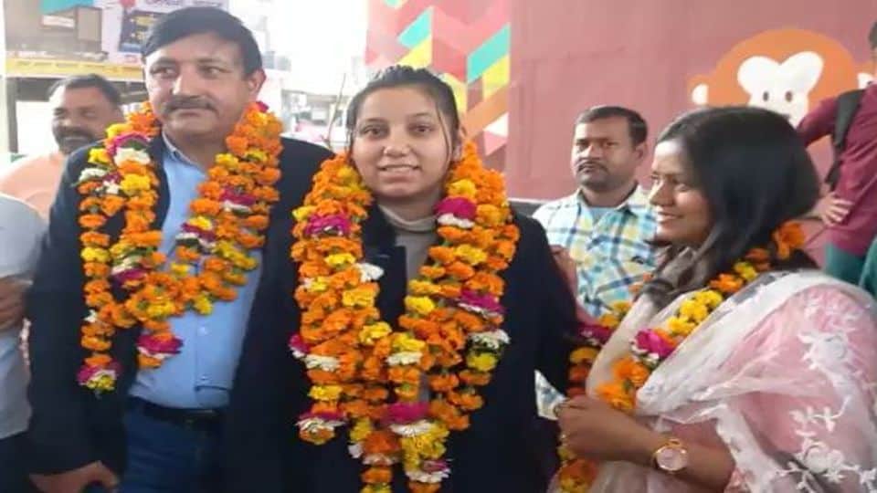 Agra student sakshi sikarwar evacuate from Ukraine amid war situation