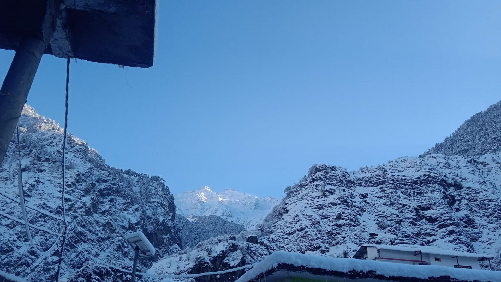 Uttarakhand: Snowfall in mountains, snow covered valleys, see in pictures..