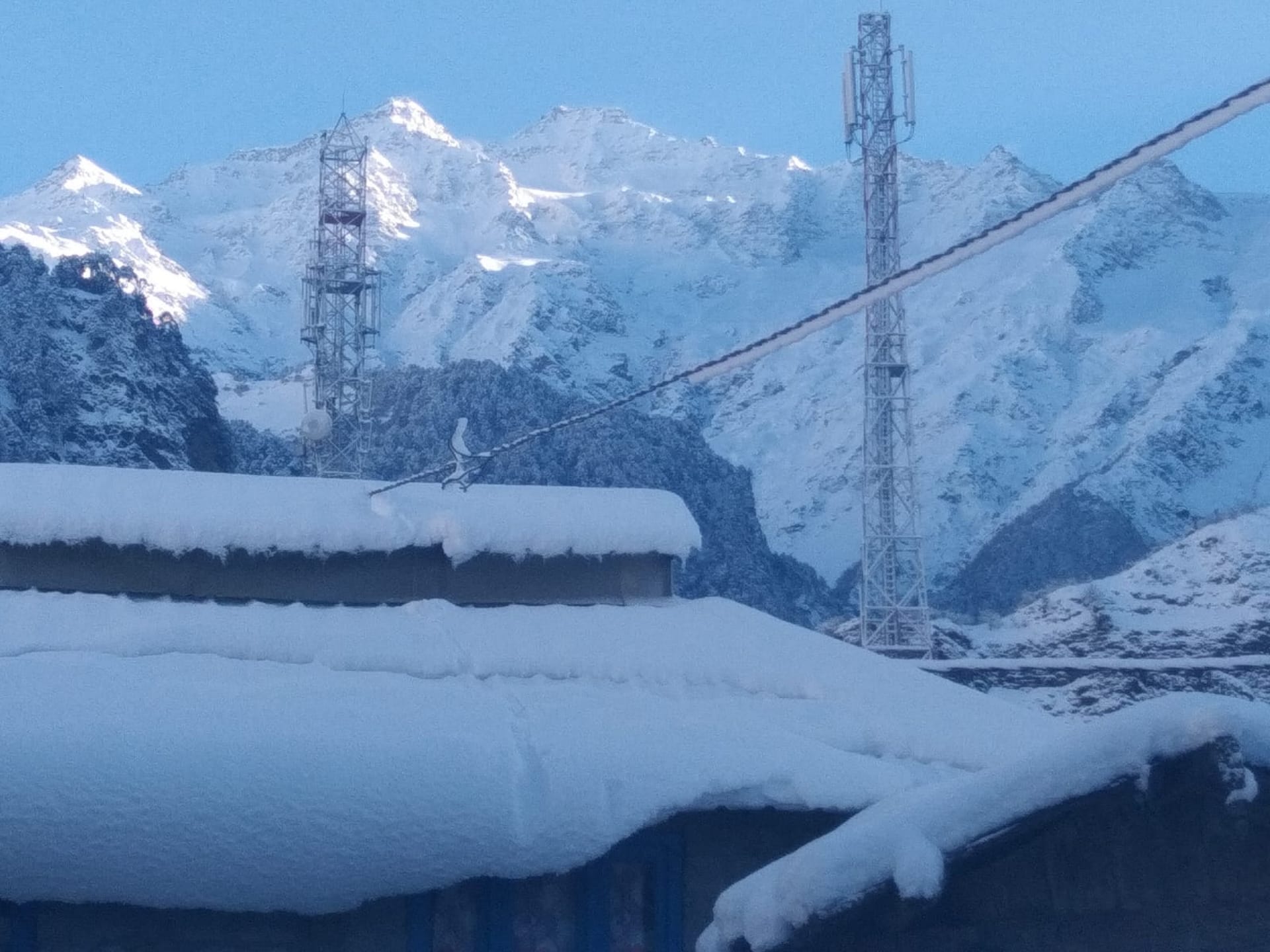Uttarakhand: Snowfall in mountains, snow covered valleys, see in pictures..