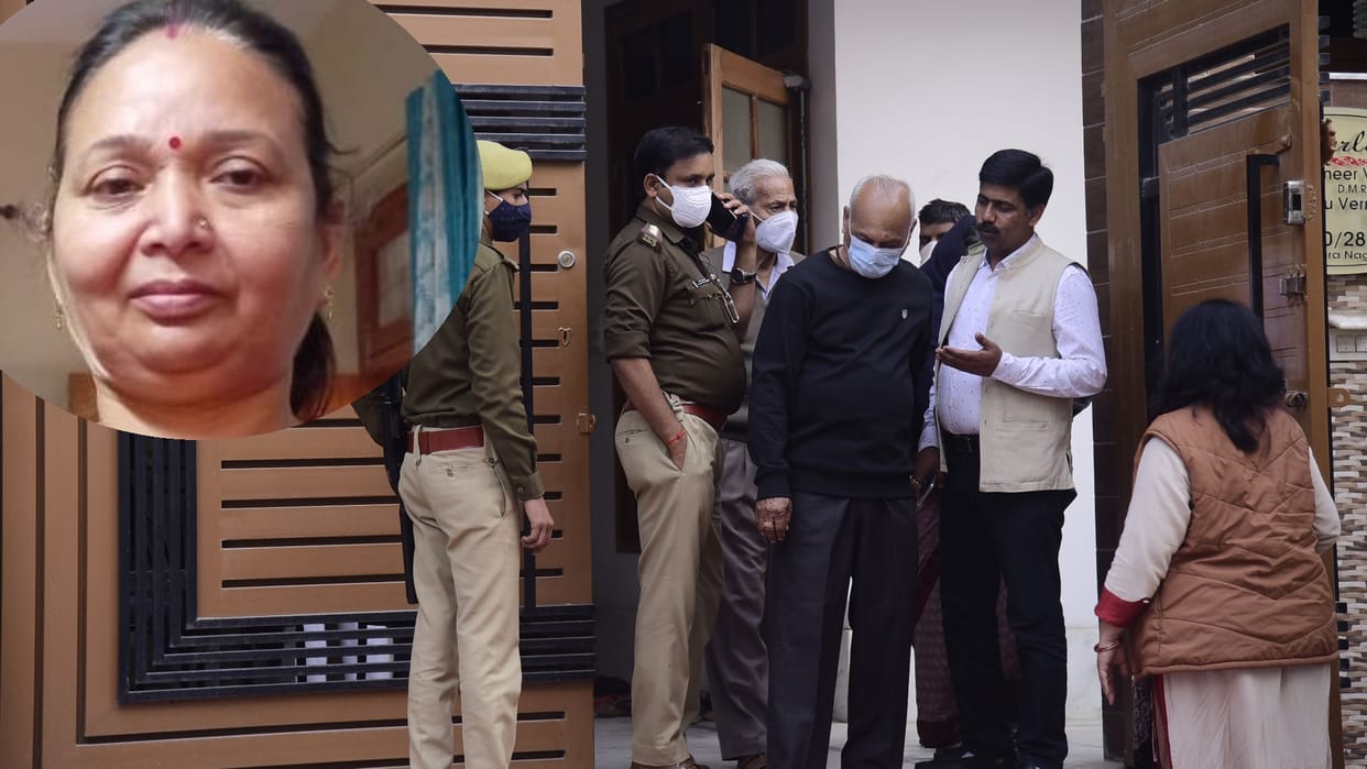 A radiologist's wife shoots herself in Lucknow.