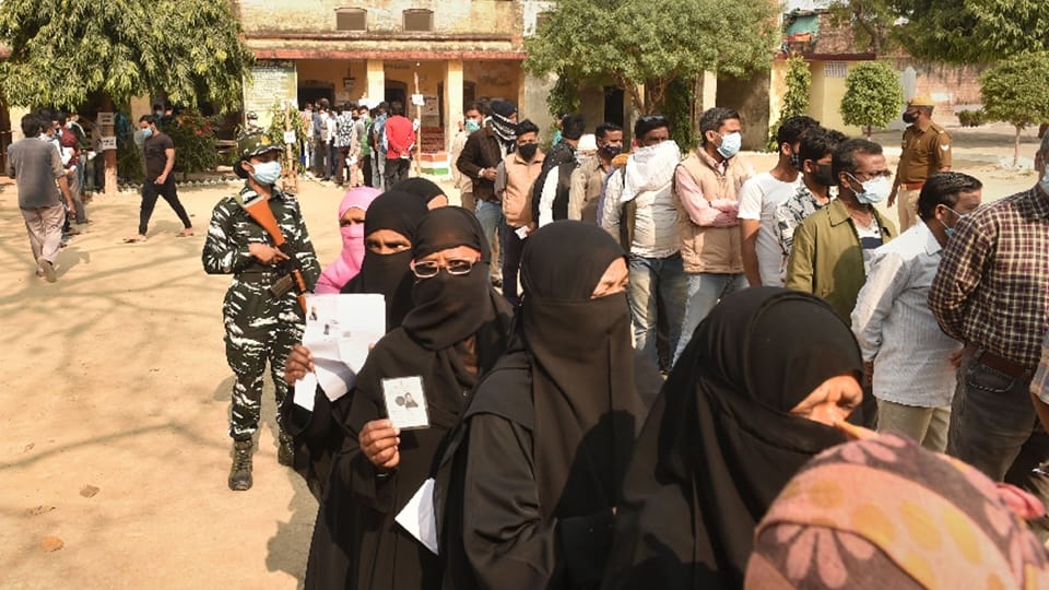 UP Election Phase 5 SP allege booth capturing in Kunda and other places complains to Election Commission