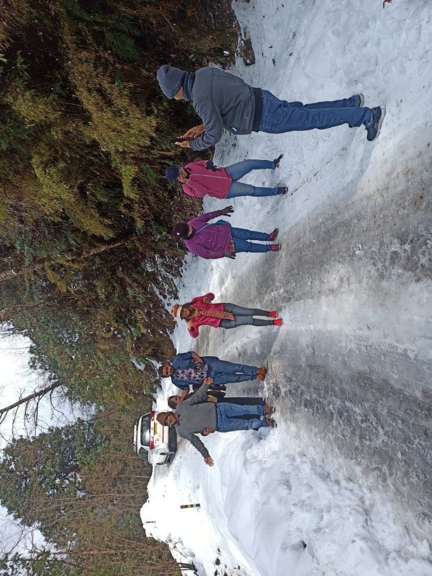 Tourists reaching Chopta by walking eight km from Pavdhar