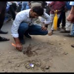 Prayagraj News :  घटना स्थल से जांच के लिए नमूने एकत्र करती फोरेंसिंक टीम। file photo