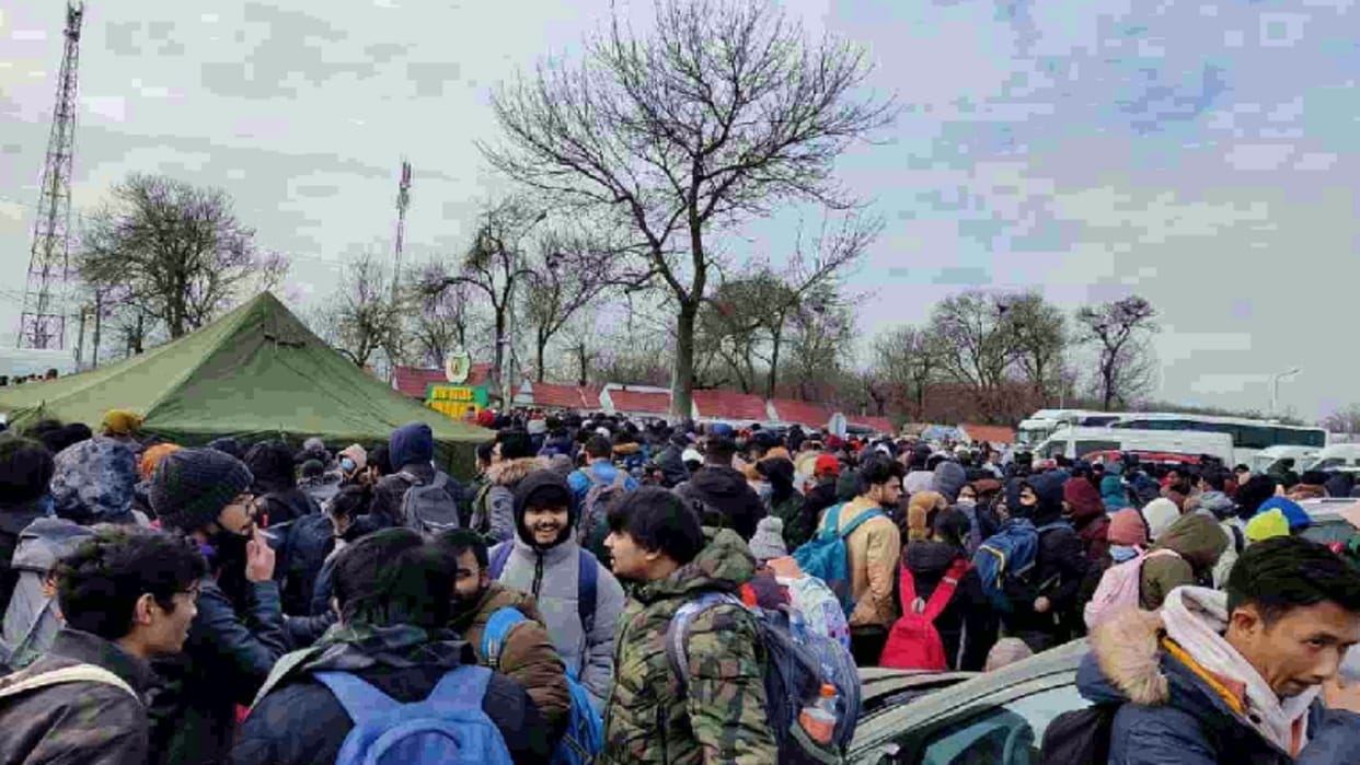 Anshika of Amroha was successful in crossing Ukraine border, said - police cracked down on other students
