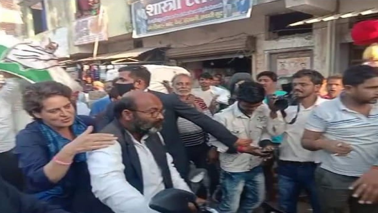 Priyanka Gandhi stuck in jam in Tamkuhi Raj Kushinagar reached helipad on bike flight had to be filled before sunset