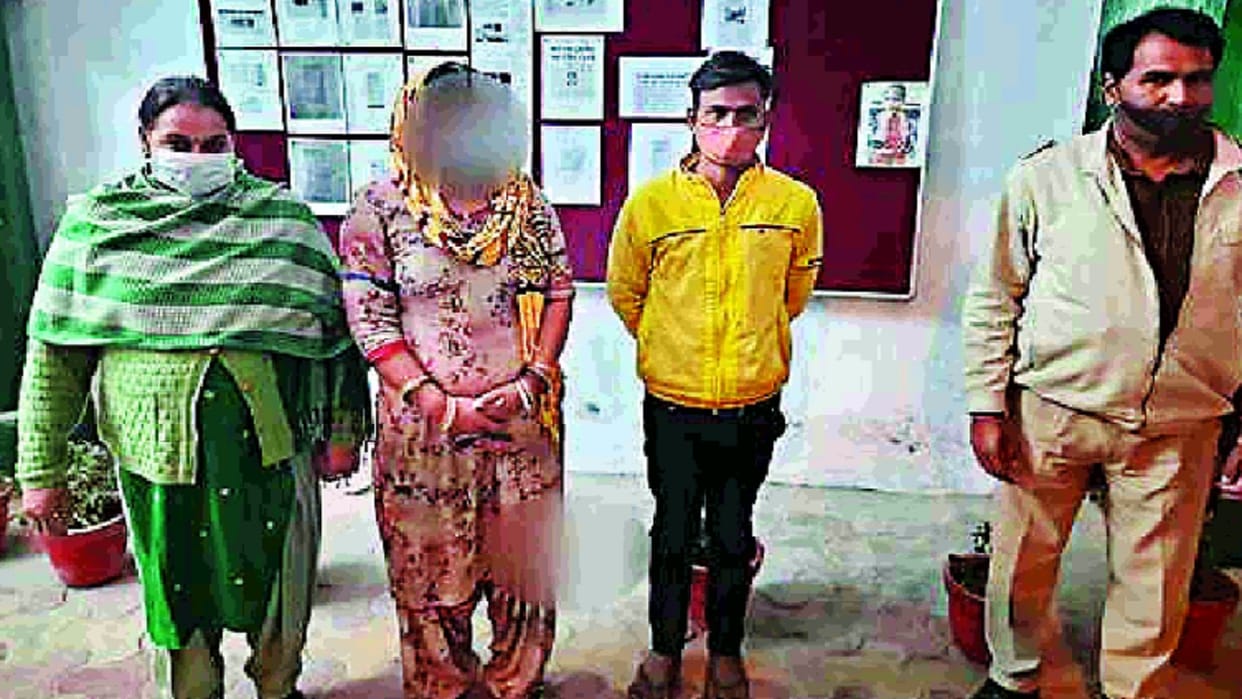 Delhi: Doctor's helper robbed with boyfriend both accused arrested