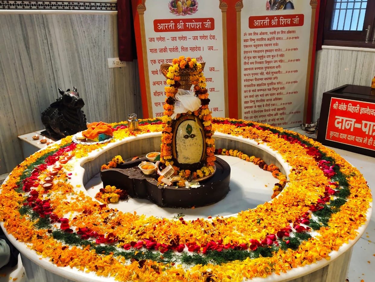 Devotees coming from all over the country to see the beauty of Shri Banke Bihari Temple
