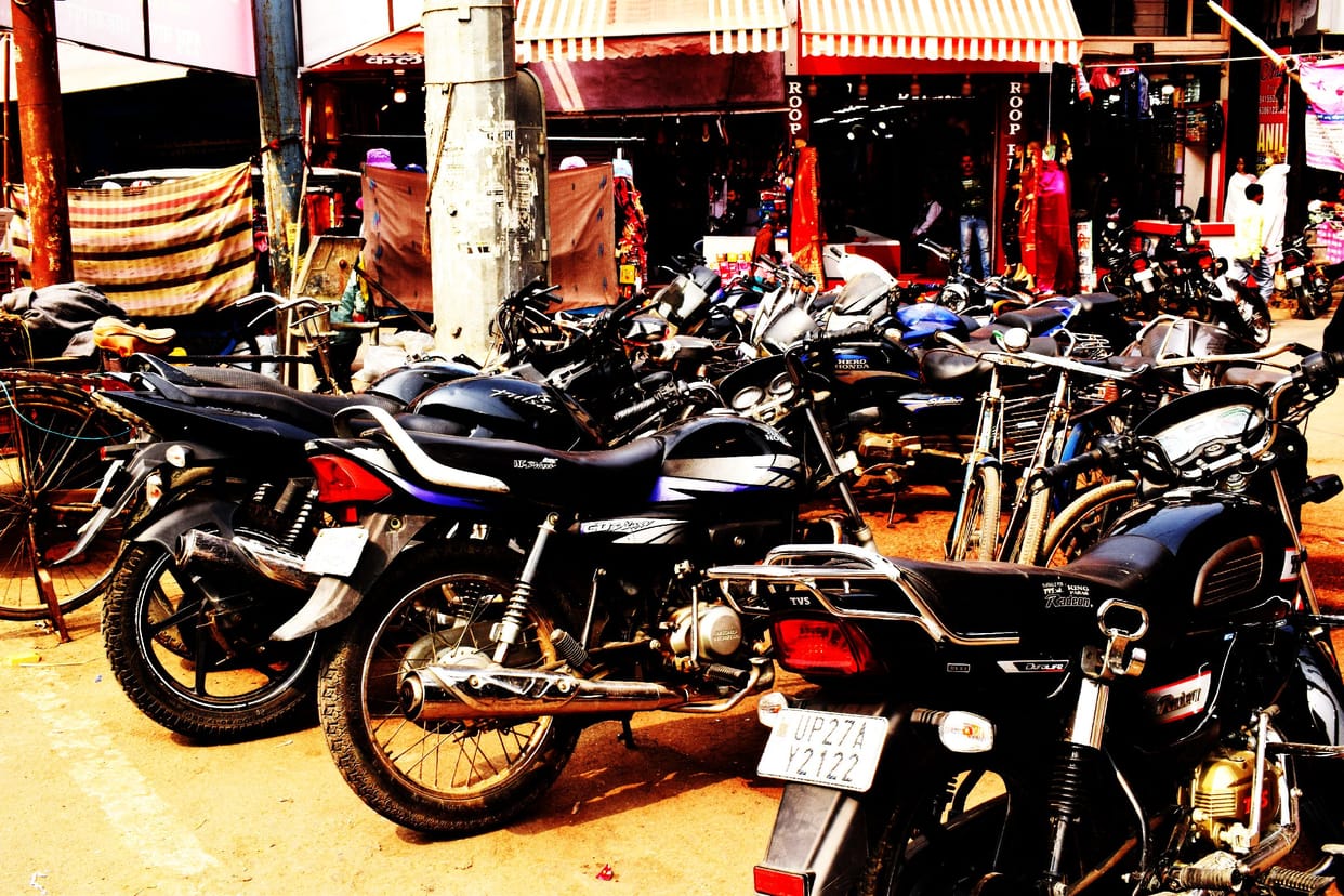 Roads made parking lots, people forced to struggle with jam