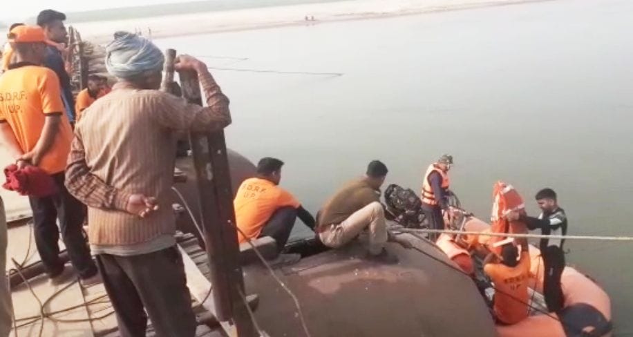 fathepur news,Dead body of DCM's assistant found in Yamuna, driver missing