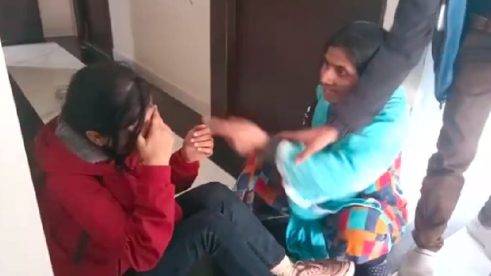 Gwalior: Boyfriend hanged, girlfriend kept thinking of drama; died