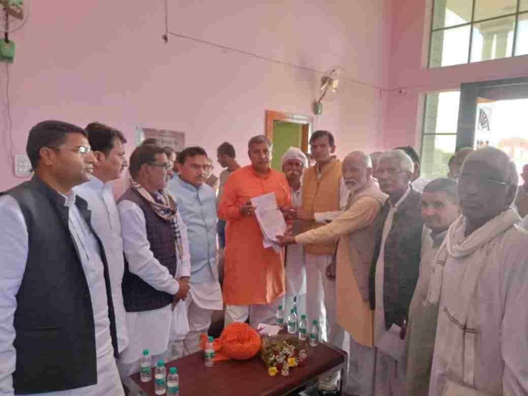 Demand to release water by digging canals in Nalwati area, memorandum submitted to MP