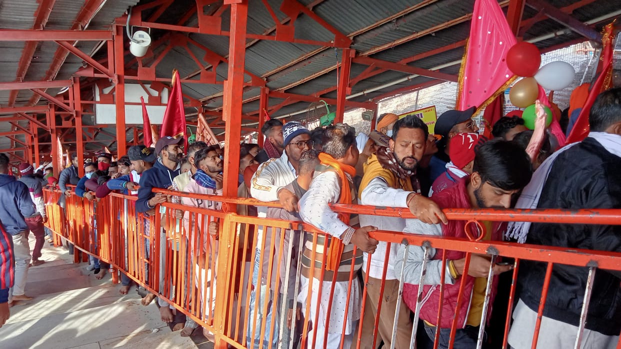 thousands og piligrim take darshan in baba balak nath temple