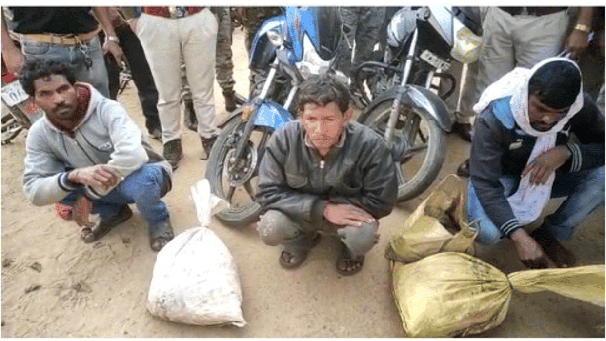 Forest staff caught three accused of hunting wild boar in Balaghat, seized meat and 2 motorcycles