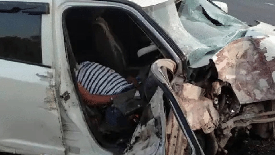 Madhya Pradesh: Road accident in Chhindwara; Death of three youths, one serious; Speeding car collided with safety wall