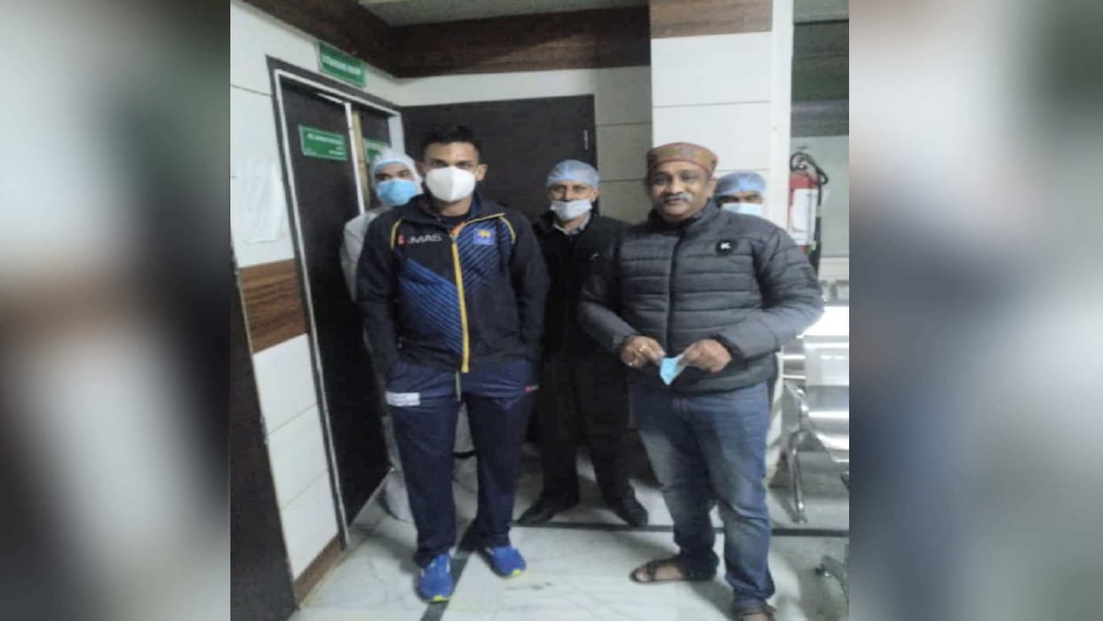 Dharamsala: Sri Lanka captain Shanaka injured his finger while fielding, got treatment in hospital