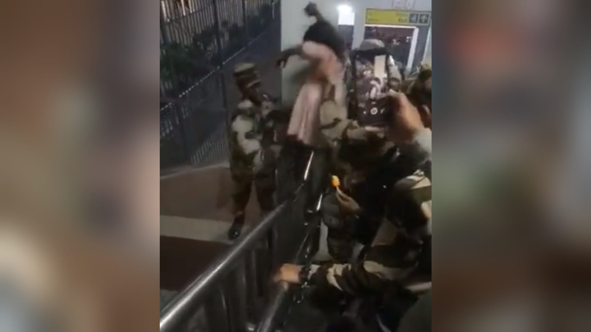 Delhi: Girl trapped in grill at Metro station CISF jawan saved the girl by showing courage