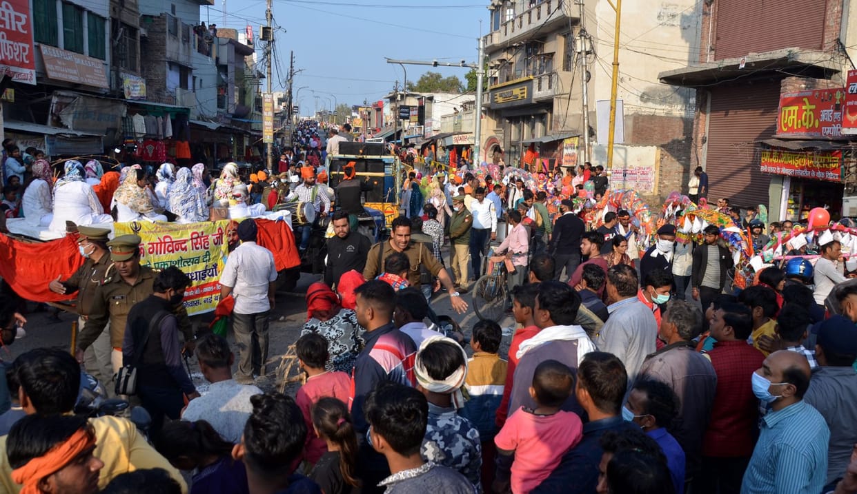Nagar kirtan passed through Kanwar road, jam sevadars and police took care of the system