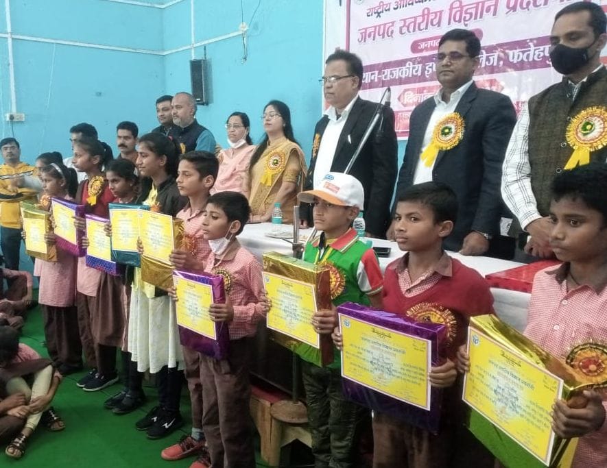 fathepur news,Science Exhibition: 10 students selected for state level exhibition