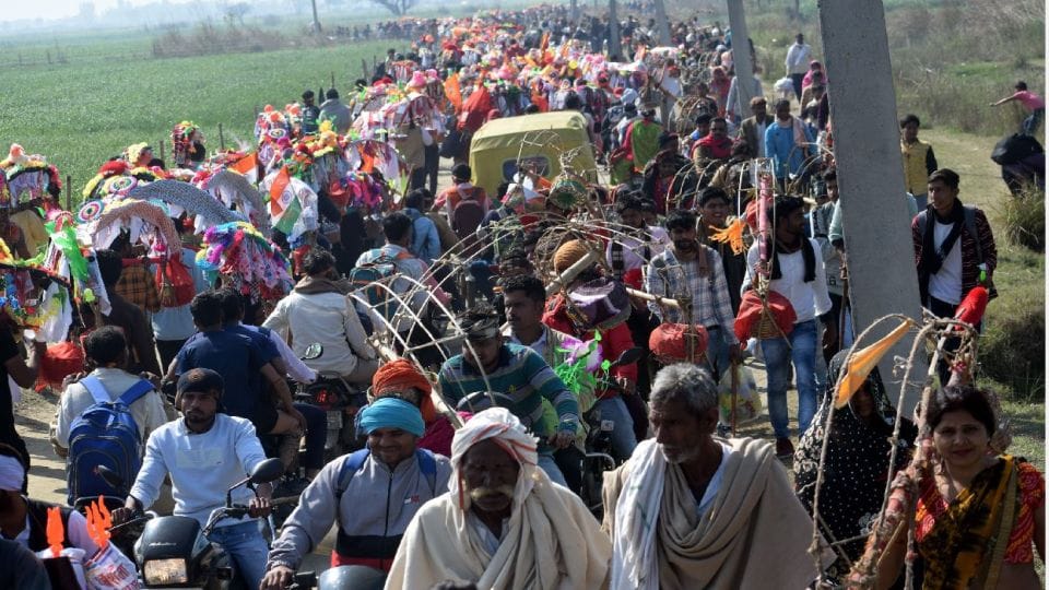 kanwariyas gathering at ganga ghats in kanwar mela kasganj