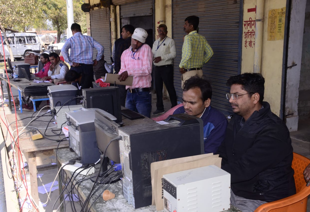 EVMs kept accumulating in the strongroom till late night