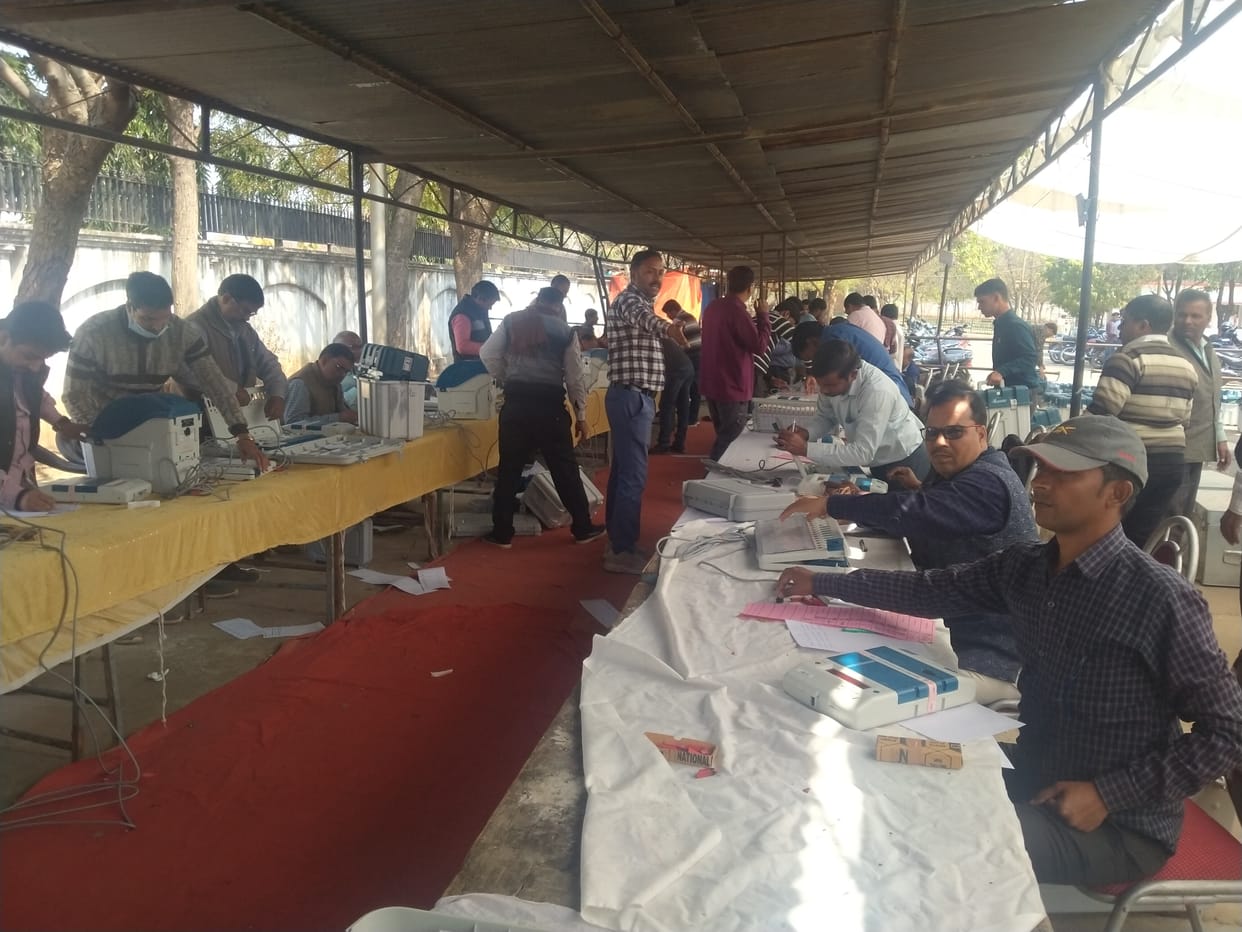 425 personnel cast their votes on the last day